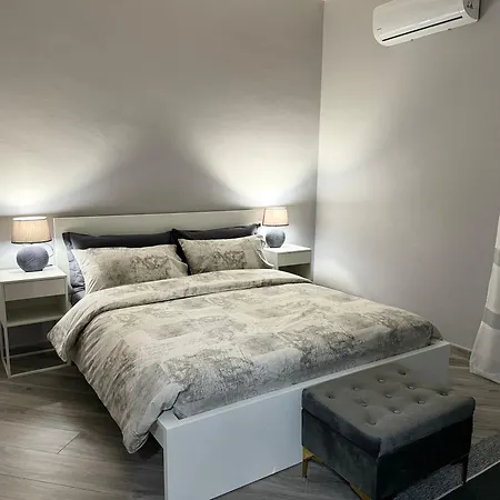 Trento House Zona Stazione Centro Storico アパート パルマ