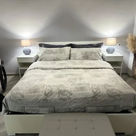 Appartamento Trento House Zona Stazione Centro Storico Parma